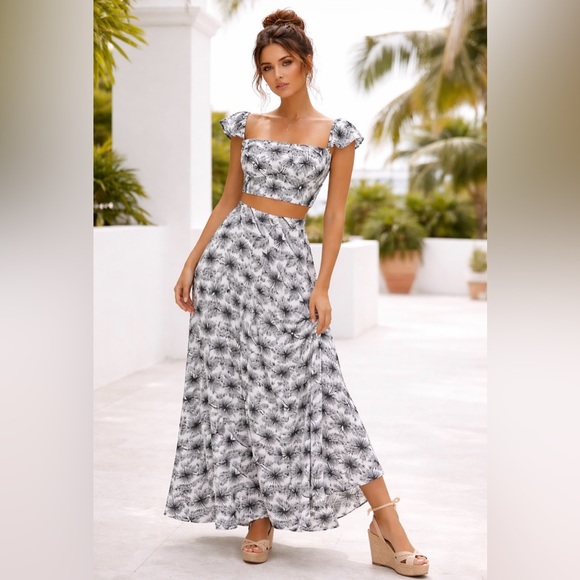 Lulus Dresses & Skirts - NWT Lulus size small tropical maxi skirt set with crop top